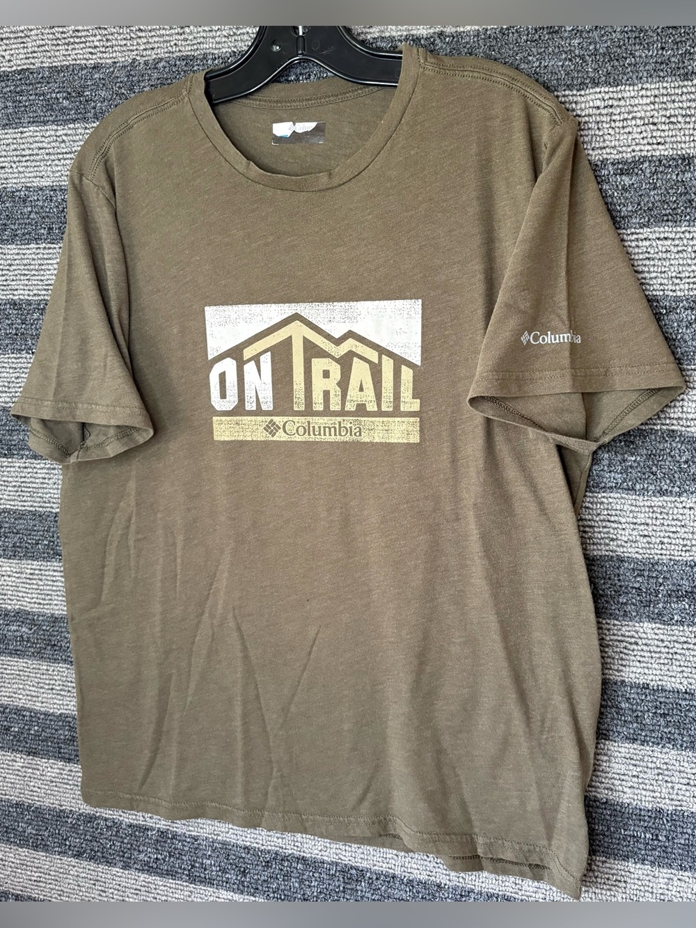 Columbia Men's Olive 'On Trail' Graphic Short Sleeve T-Shirt Men’s Large EUC